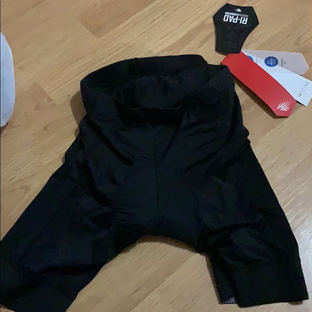 Rion cycling shorts sz med NWT